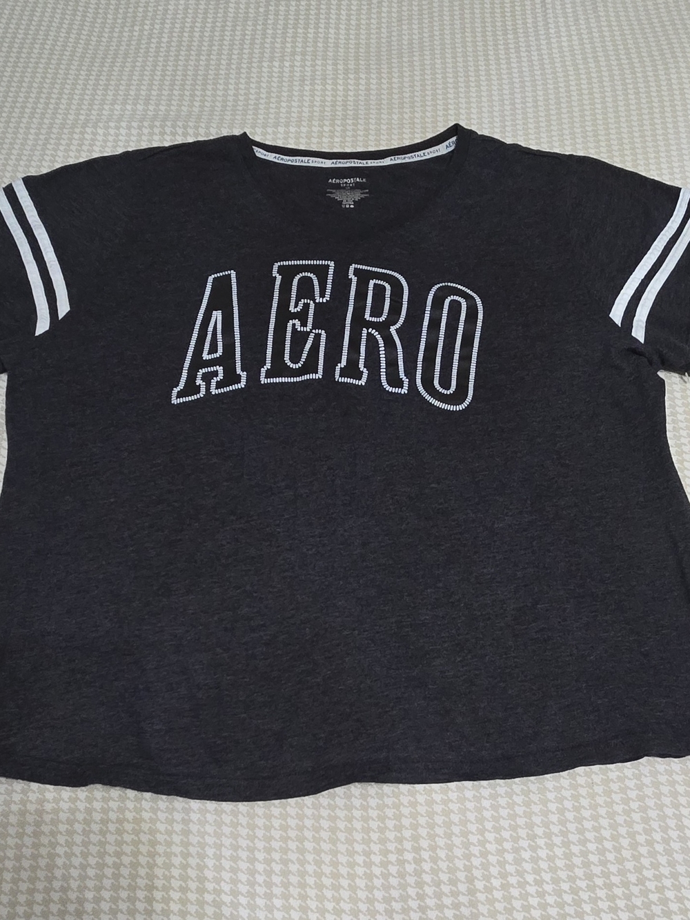 AERO Girls' Black Logo Cropped Tee